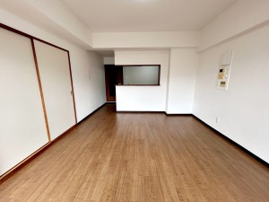 居間 白を基調とした色合いのリビングはどんなインテリアにも合います!
