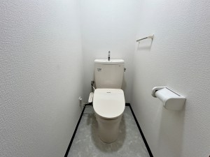 その他画像 【トイレ】 温水洗浄・暖房便座の快適なトイレです。(新品交換済み)