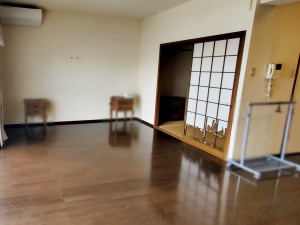 居間 続き間の和室もあり、くつろぎの空間にもキッズスペースにもなり大変便利!