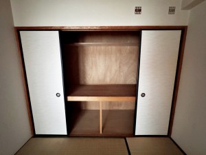 その他画像 【押入】 全居室に収納が備わっており、衣類や雑貨、お子様のおもちゃなどもしっかり整理できます。各部屋をすっきりと使いやすく、生活スペースを有効に活用できます!