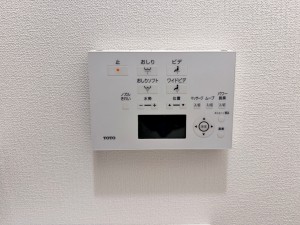 その他画像 シャワートイレのリモコンでは、おしり・ビデなどの洗浄操作や、洗浄位置・水勢・温度の調整、便器の洗浄などができます。